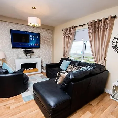 Tranquil Luxury Two Bedroom At The Beach Apartment