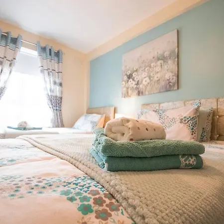Tranquil Luxury Two Bedroom At The Beach Apartment *